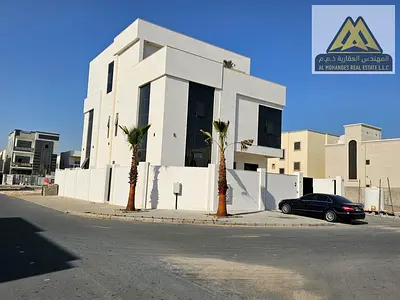 فيلا كورنر | الفيلا فيها مصعد من نوع فوجي | 3طوابق | 7غرف نوم ماستر | غرفه خادمه مجلس وصاله وغرفه غسيل | مطبخ رائيسي ومطبخين تحضيري