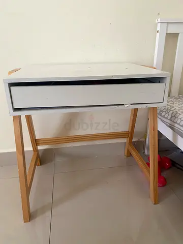 Kids study table for sale
