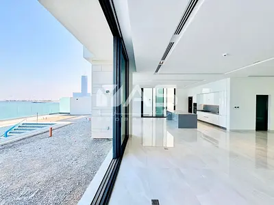 Exceptional 6BR Villa | Panoramic Sea and Wyn View | Private Pool and Lift