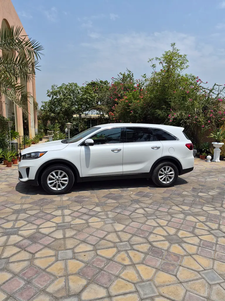 Kia Sorento 2019 — photo 1 of 7
