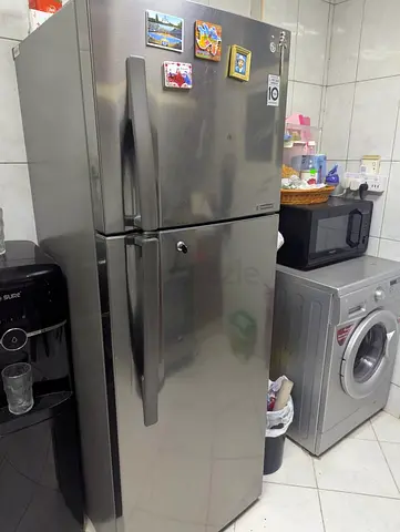 LG 430 Litter Top Freezer Refrigerator, Good Condition