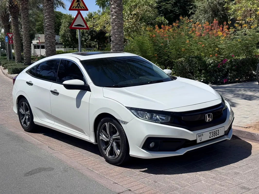 Honda Civic 2020 — photo 1 of 9