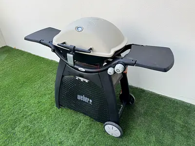 Weber gas barbecue grill (used) - very good working condition