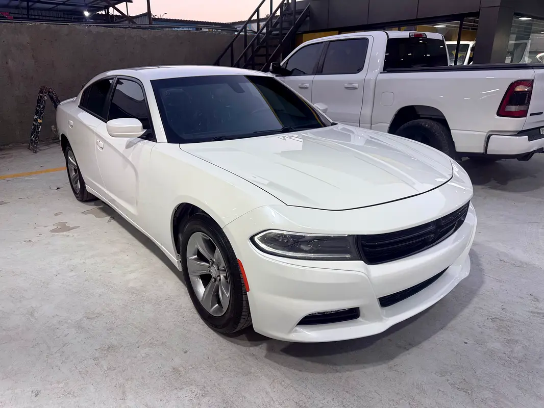Dodge Charger 2015 — photo 1 of 9