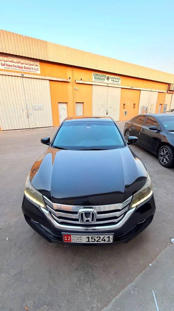 Honda Accord 2015 — photo 1 of 7