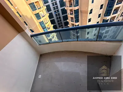 ثلاث غرف وصاله للايجار السنوي ابراج الخور   مع بلكون  ثلاث غرف ماستر  4 حمامات  غرفه خادمه  غرفه غسيل