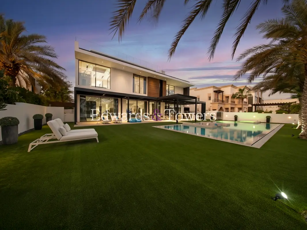 Bespoke Villa | Luxury Living | Lake Views