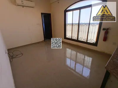 استوديو واسع ومضيء على شارع الشيخ عمار مباشرة بموقع حيوي وقريب من جميع الخدمات