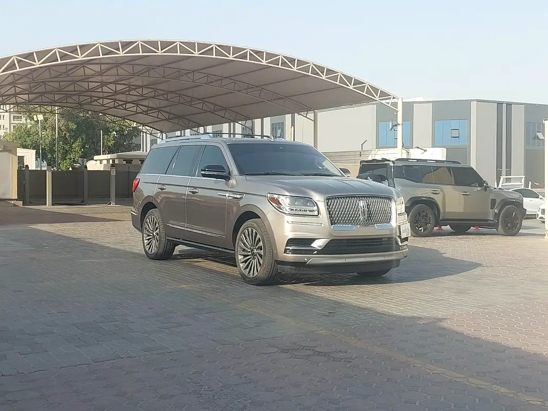 Lincoln Navigator 2019 — photo 1 of 14