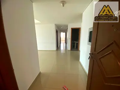 غرف ماستر توفر الراحة والخصوصية. 3 بلكونات بإطلالات مميزة ومفتوحة. خزائن حائط مدمجة. تكييف مركزي. باركن مجاني.
