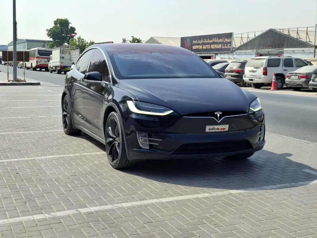 Tesla Model X 2018 — photo 1 of 16