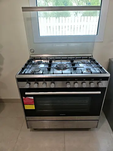Siemens 5-Burner Gas Range with Oven - Good Working Condition