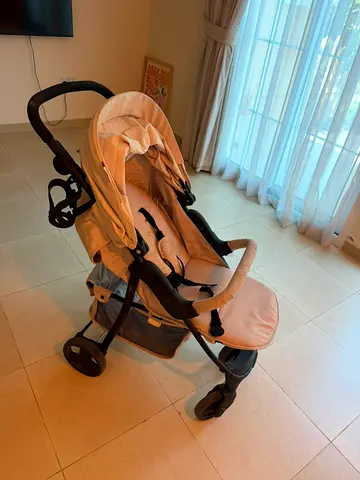 Beige baby stroller - with cup holder - excellent condition
