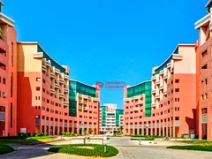 Spacious I With Balcony I Well Maintained