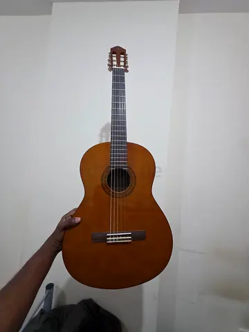 LESS USED YAMAHA C40 CLASSICAL GUITAR WITH BAG