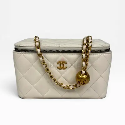 AUTHENTIC CHANEL QUILTED PEARL CRUSH MINI VANITY IN WHITE LAMBSKIN LEATHER WITH AGED GOLD HARDWARE