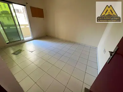 مساحة كبيرة ومريحة | صيانة مجانية على المالك | موقع حيوي قريب من جميع الخدمات | قريب من شارع الكويت | قريب من المطاعم والأسواق | سكن هادئ ومناسب