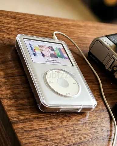 Apple iPod Classic 6th Generation (Silver) – 120GB U2 special edition, custom back-case