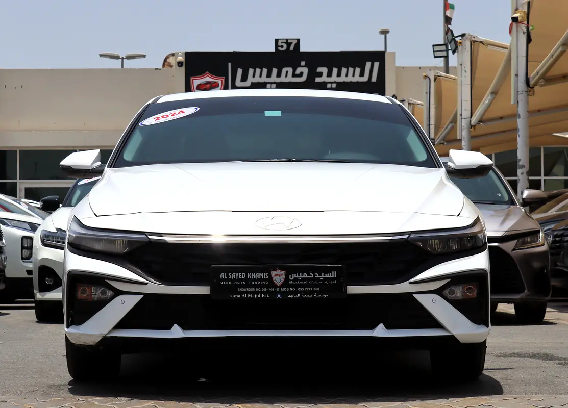 Hyundai Elantra 2024 — photo 1 of 17
