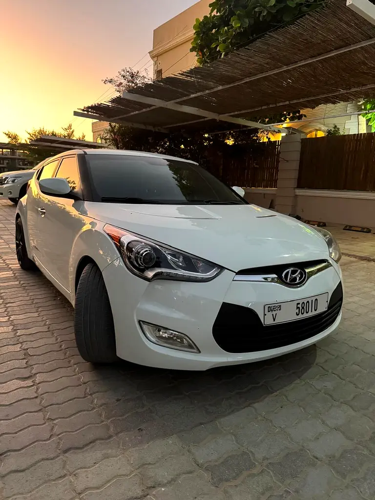 Hyundai Veloster 2014 — photo 1 of 11