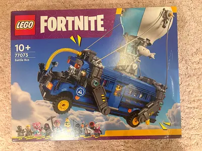 BARGAIN BRAND NEW LEGO 77073 FORTNITE BATTLE BUS