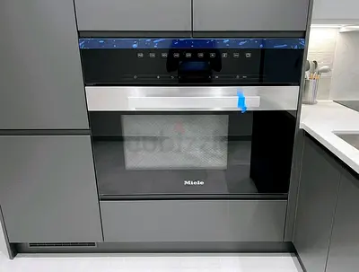 Miele 7000 Series Built-In Electric Oven – Excellent Condition, Like New