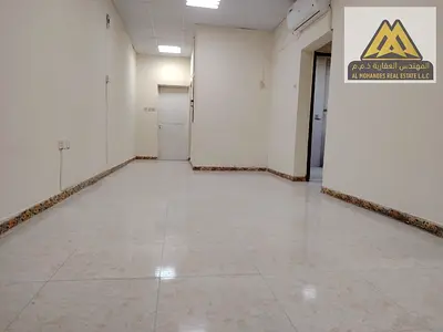 فرصة مميزة للإيجار السنوي في منطقة النعيمية 1، شقة واسعة بمساحة كبيرة وتصميم عملي يناسب العائلات، تقع في موقع حيوي خلف مستشفى ثومبي مباشرة، بالقرب من