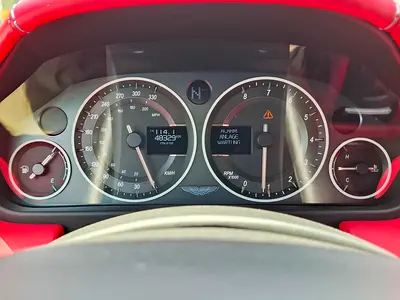 2011 Aston Martin DBS 照片 18