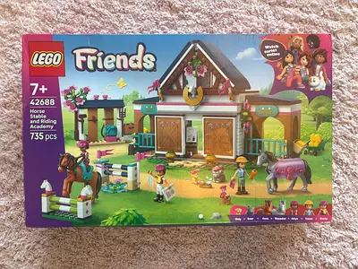 BARGAIN BRAND NEW LEGO 42688 FRIENDS HORSE STABLE AND RIDING ACADEMY