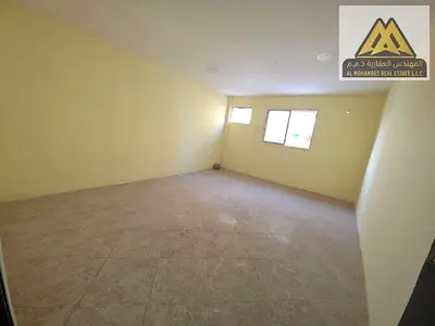 فرصة استثمارية وسكنية مثالية | شقة واسعة جداً (4 غرف نوم منفصلة) للإيجار السنوي في ليوارة 2 - عجمان (خلف أبراج الأورينت مباشرة، مثالية لسكن الاستاف