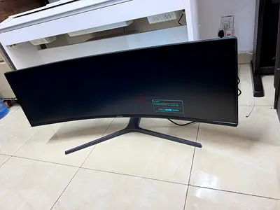 Samsung is a 49-inch super ultra-wide curved QLED gaming monitor 144hz