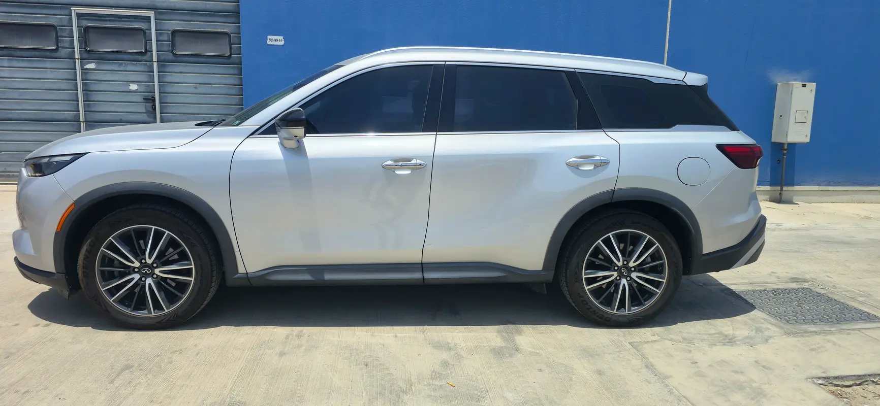Infiniti QX60 2022 — photo 1 of 5