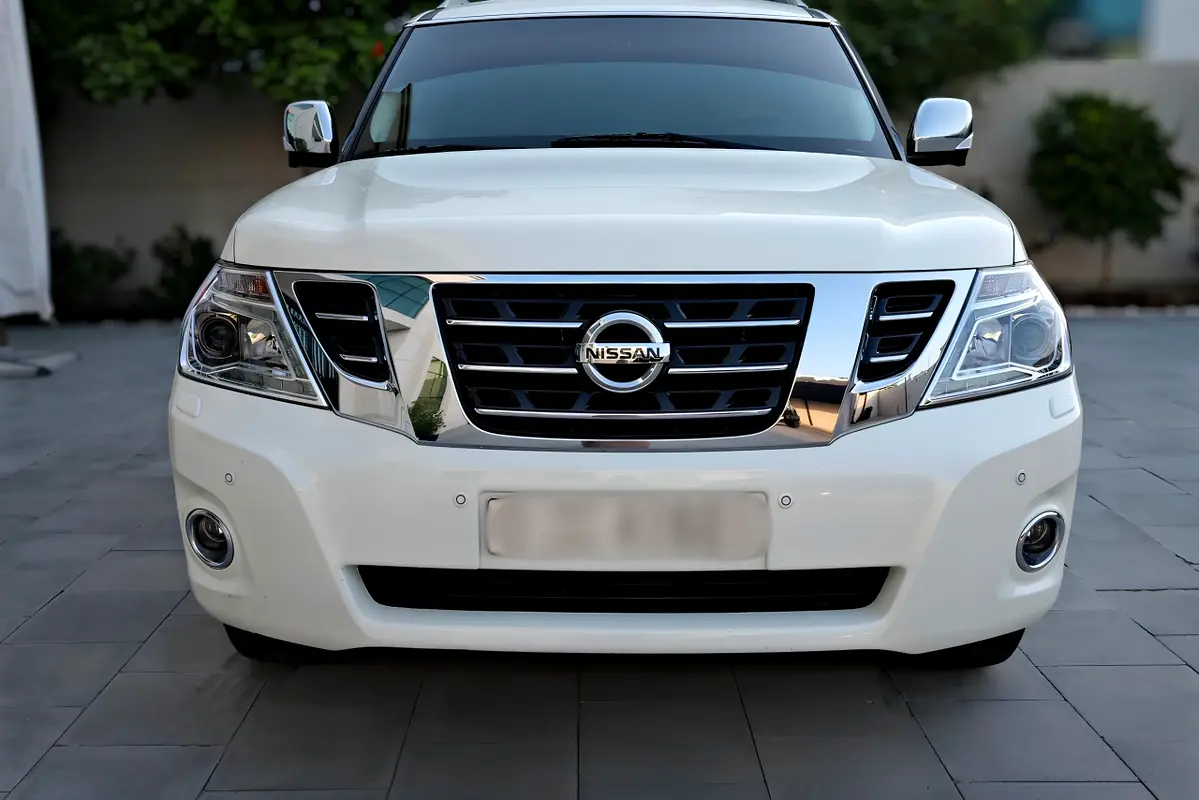 Nissan Patrol 2014 — photo 1 of 6