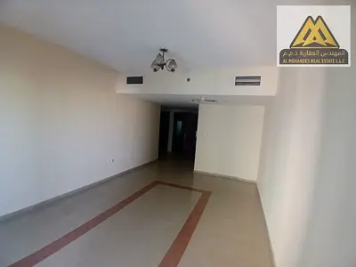 شقة غرفة وصالة بمساحة واسعة جداً بلكونة وخزائن حائط وغرفة غسيل تكييف مركزي وصيانة مجانية بالقرب من كورنيش عجمان