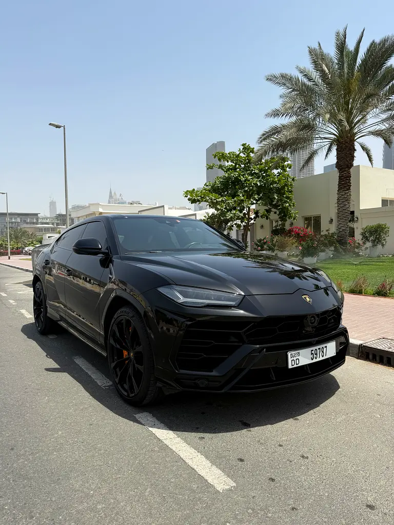 Lamborghini Urus 2021 — photo 1 of 17