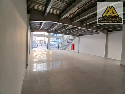واجهتك الاستثمارية الأقوى – شوروم (Showroom) فاخر للإيجار في الحميدية مساحة 314 م²، طابق ميزانين، وقدرة كهربائية عالية في قلب المركز التجاري لعجمان