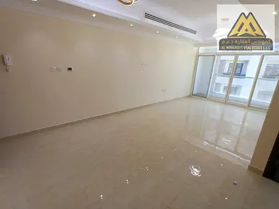 شقة ثلاث غرف وصالة ملكية (ثاني ساكن - دخول ذكي) مع بلكونة للإيجار السنوي في الروضة 2 على شارع الشيخ مكتوم بن راشد مباشرة