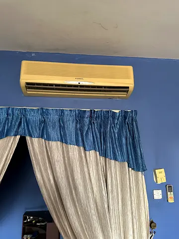 Wall-mounted split air conditioner - working condition