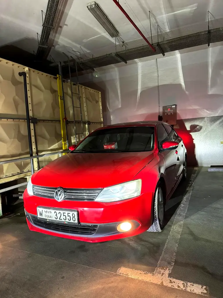 Volkswagen Jetta 2012 — photo 1 of 10