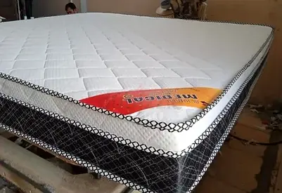 Brand New King size 180cm x 200cm Medicated Mattress with Memory foam