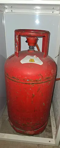 Excellent condition Used Red LPG Gas Cylinder - Standard Size 22kg