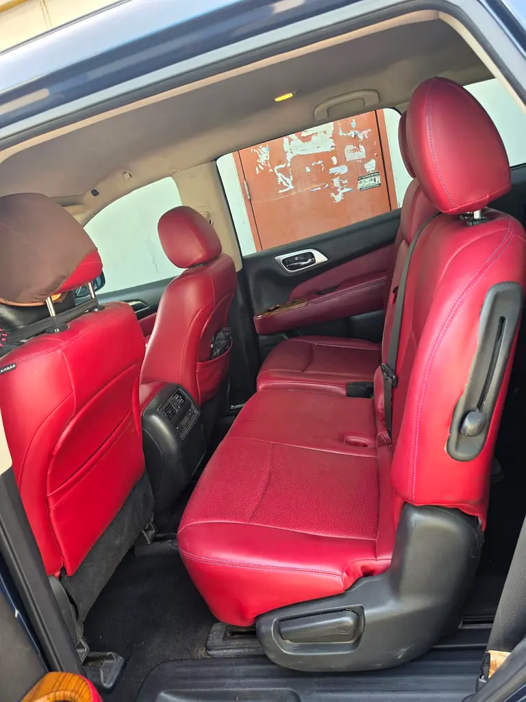 Nissan Pathfinder 2013 — photo 1 of 7