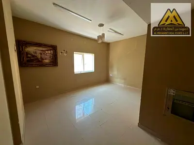 فرصة مميزة للإيجار السنوي في منطقة النعيمية 2 بعجمان، شقة غرفتين وصالة بمساحة كبيرة جداً وتصميم عملي، تقع في موقع حيوي على شارع الملك فيصل،