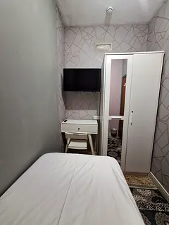 Quick Move-In | Furnished Private Mini Room for Single Male | All Bills Incl* | Metro Front Living