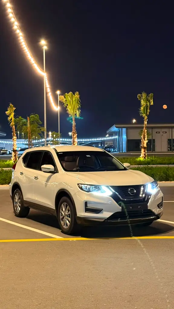 Nissan X-Trail 2022 — photo 1 of 14