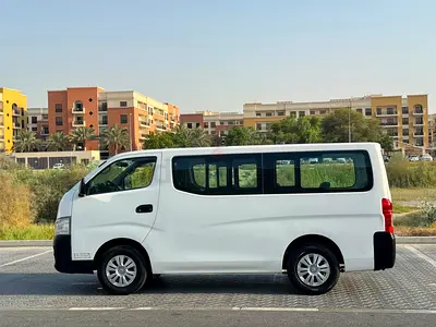 Nissan Urvan NV350 2015 GCC Specs 13 passengers seats