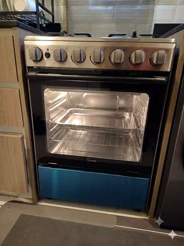 Last day offer!!!! Midea 60cm Freestanding Gas Cooker with Fan Oven - Good Condition