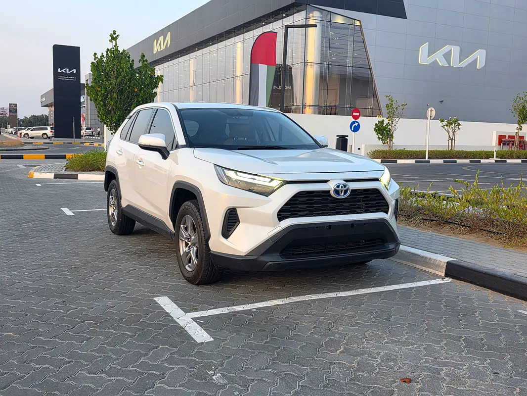 Toyota Rav 4 2023 — photo 1 of 10