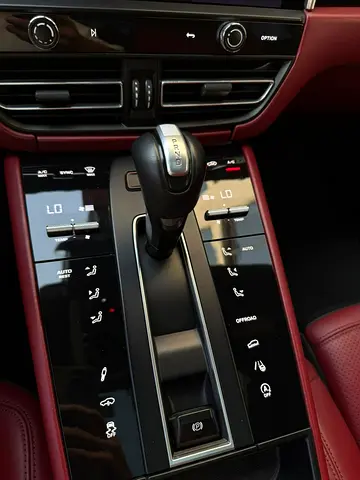2022 Porsche MACAN photo 9