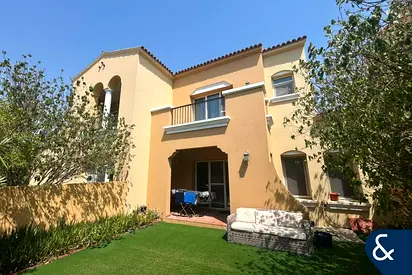 Single Row | Private Garden | Well Maintained